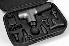 추석 연휴는 가족 모임과 장거리 이동, 쉴 새 없는 집안일이 이어지는 시기다. 특히 명절 음식 준비로 오랜 시간 서 있거나, 장시간 운전대를 잡는 일은 어깨와 허리에 큰 부담을 준다. 이런 긴장이 누적되면 근육이 뭉치고 통증이 생긴다. 가볍게 지나가는 듯 보여도 방치하면 만성 근육통으로 이어질 수 있다.