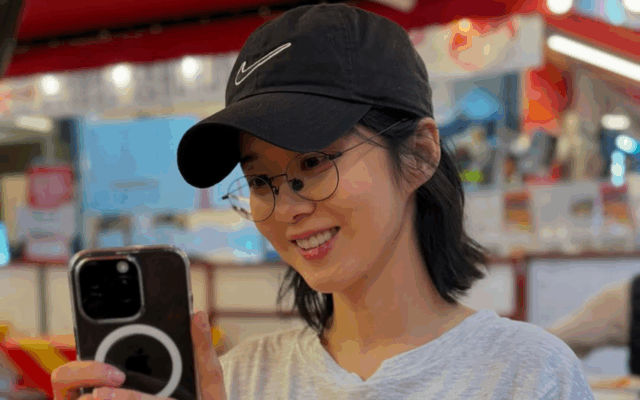 건강한 삶을 향한 관심이 커지면서 ‘저속 노화’라는 키워드가 대중의 이목을 끌고 있다. 저속 노화는 단순히 늙지 않는 법이 아니라, 생물학적 노화 속도를 늦춰 건강한 수명을 연장하는 생활 철학을 말한다. 배우 한가인, 장나라 등 동안으로 주목받는 스타들이 꾸준히 저속 노화 식단을 실천하고 있다는 사실이 알려지며 일반인들 사이에서도 화제가 되고 있다.